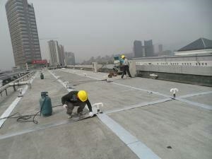 別墅地下室近期出現幾個小縫隙漏水，怎么修補?